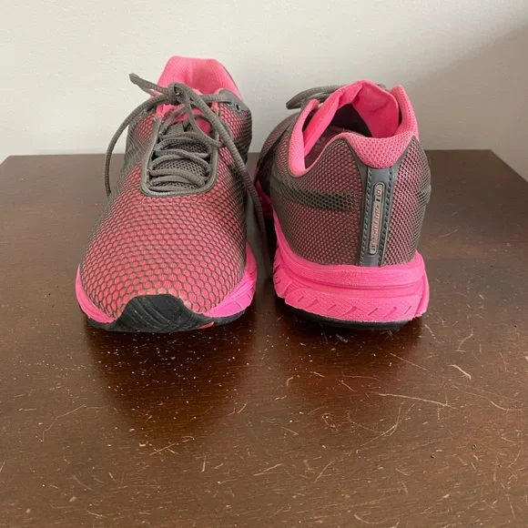 ASICS runner gently used - Picture 3 of 7